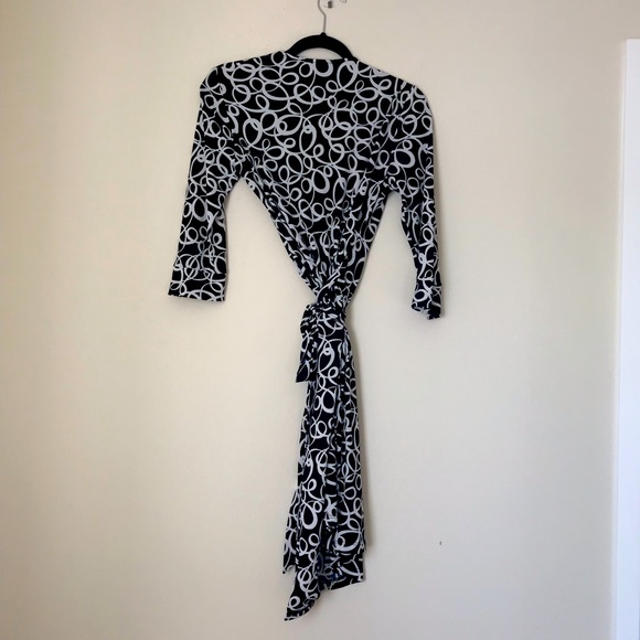 Kenneth Cole Black and White V Neck Wrap Dress - Picture 3 of 3